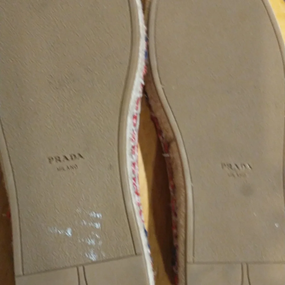 PRADA - Picture 3 of 9